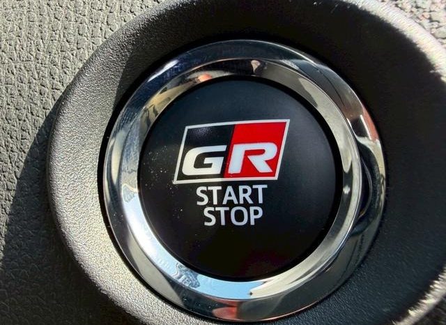 
								TOYOTA C-HR S GR SPORT full									