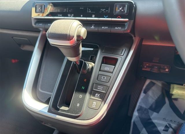 
								TOYOTA NOAH HYBRID S-Z full									