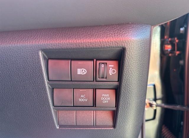 
								TOYOTA NOAH HYBRID S-Z full									