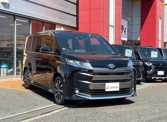 
								TOYOTA NOAH HYBRID S-Z full									