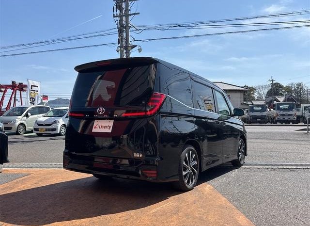 
								TOYOTA NOAH HYBRID S-Z full									