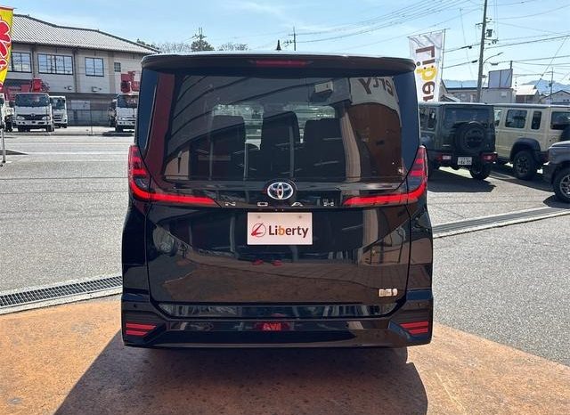 
								TOYOTA NOAH HYBRID S-Z full									