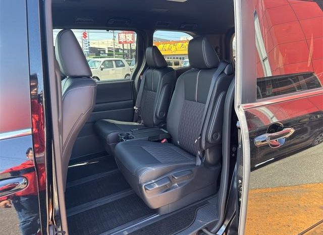 
								TOYOTA NOAH HYBRID S-Z full									
