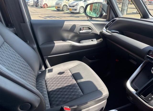 
								TOYOTA NOAH HYBRID S-Z full									