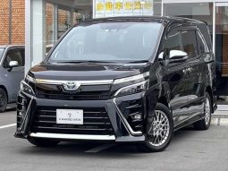 TOYOTA VOXY HYBRID ZS KIRAMEKI III
