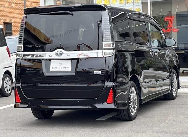 
								TOYOTA VOXY HYBRID ZS KIRAMEKI III full									