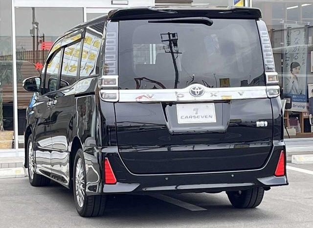 
								TOYOTA VOXY HYBRID ZS KIRAMEKI III full									