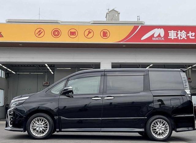 
								TOYOTA VOXY HYBRID ZS KIRAMEKI III full									