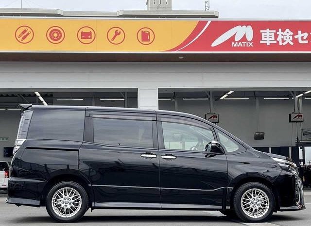 
								TOYOTA VOXY HYBRID ZS KIRAMEKI III full									