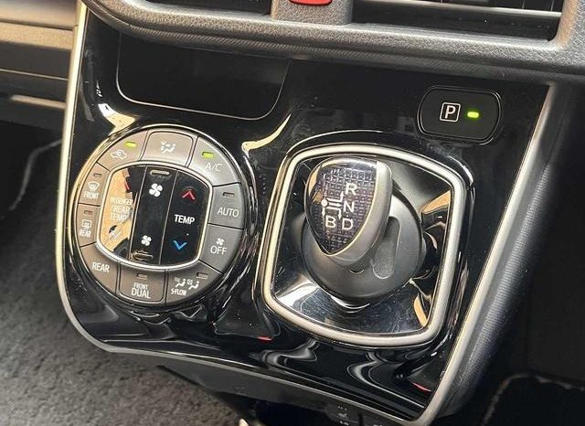 
								TOYOTA VOXY HYBRID ZS KIRAMEKI III full									