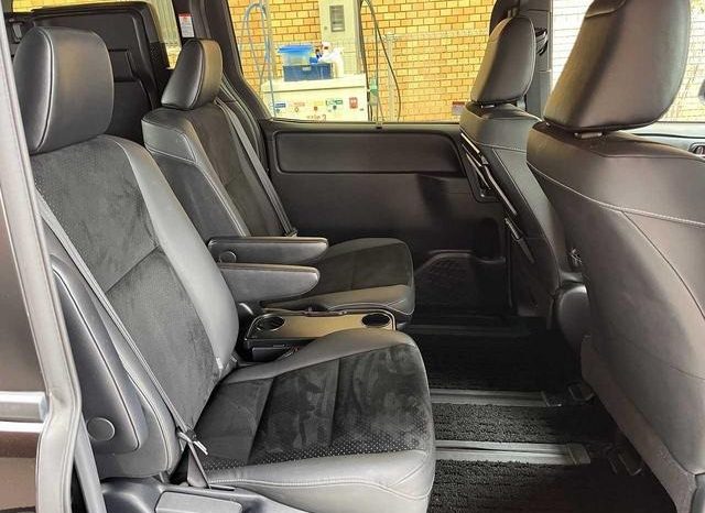 
								TOYOTA VOXY HYBRID ZS KIRAMEKI III full									