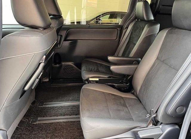 
								TOYOTA VOXY HYBRID ZS KIRAMEKI III full									