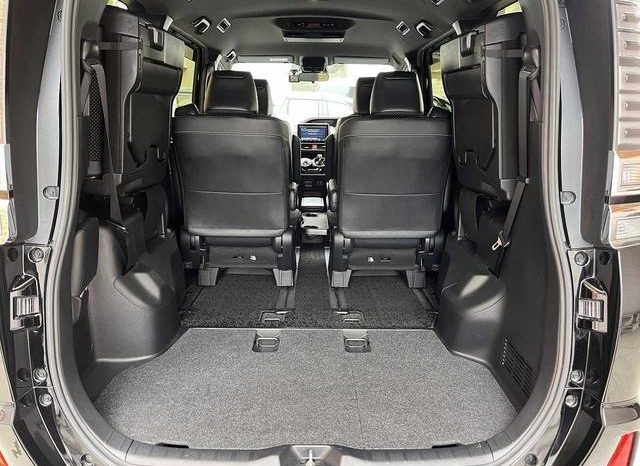 
								TOYOTA VOXY HYBRID ZS KIRAMEKI III full									