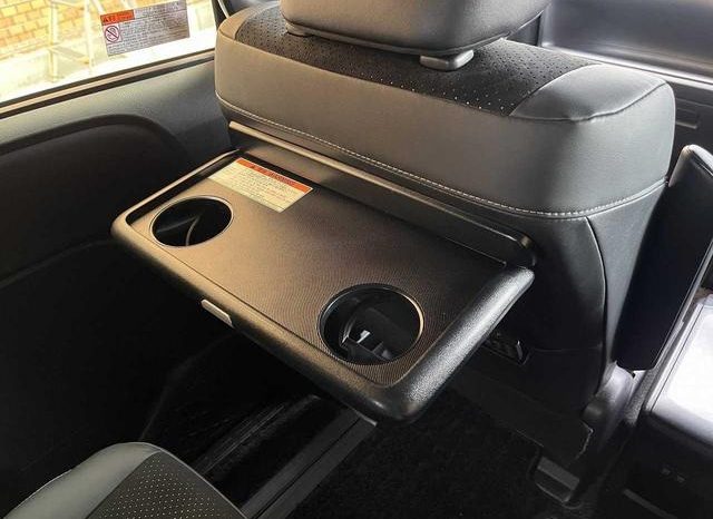 
								TOYOTA VOXY HYBRID ZS KIRAMEKI III full									