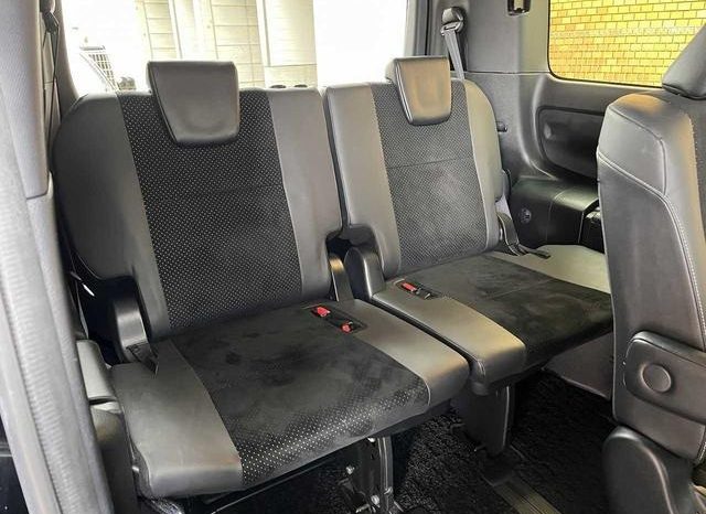 
								TOYOTA VOXY HYBRID ZS KIRAMEKI III full									