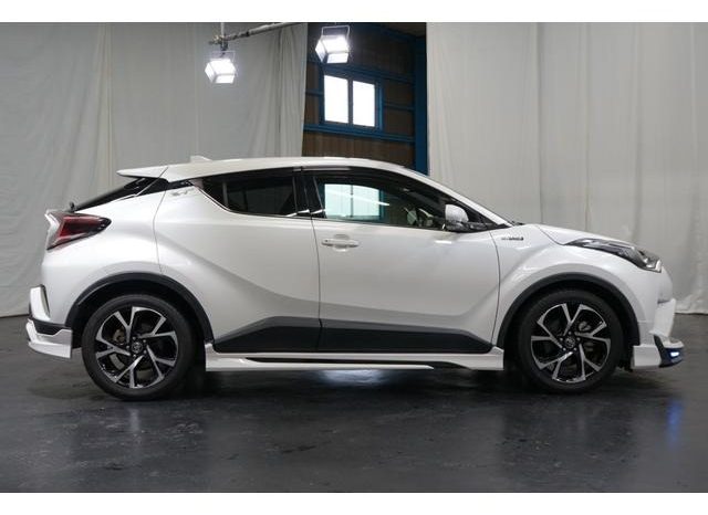 
								TOYOTA C-HR G full									
