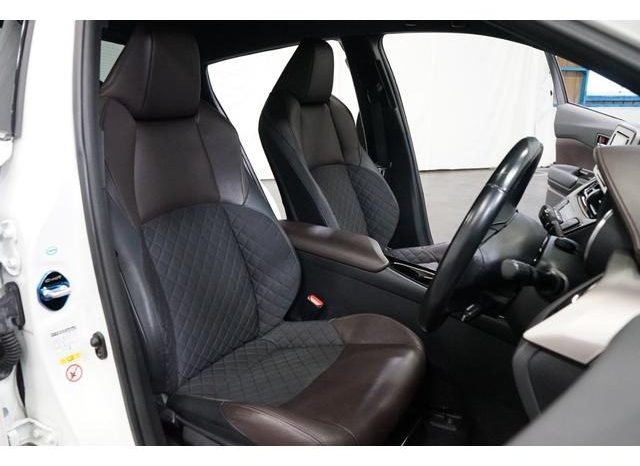 
								TOYOTA C-HR G full									