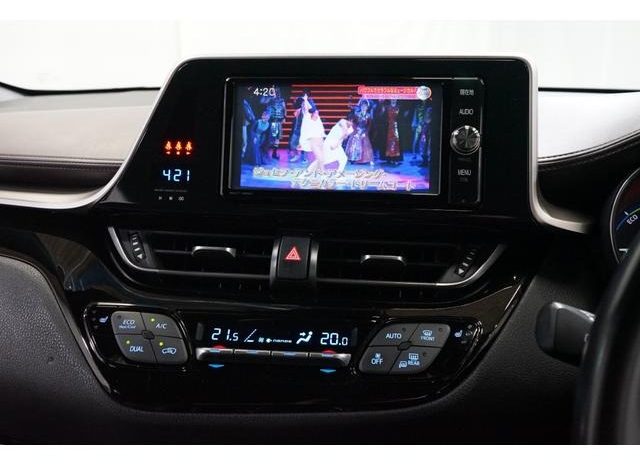 
								TOYOTA C-HR G full									