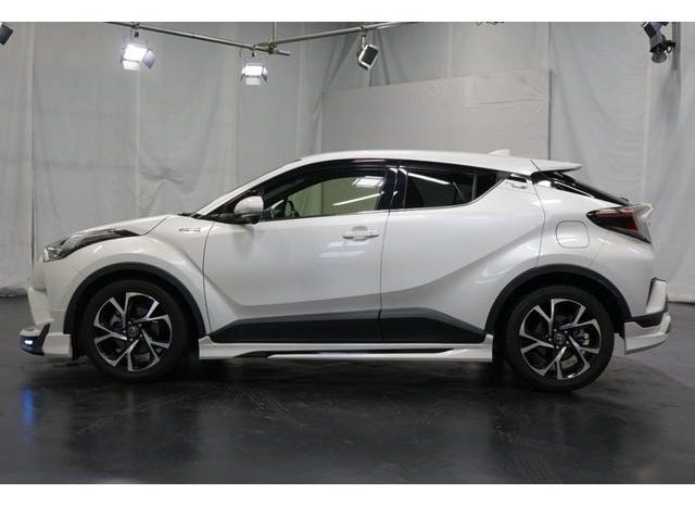 
								TOYOTA C-HR G full									