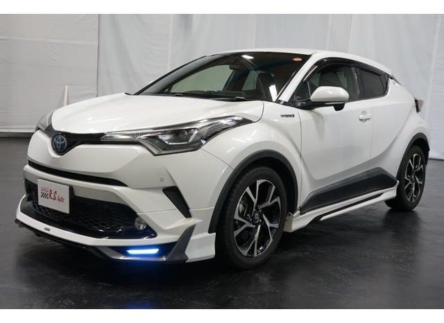 
								TOYOTA C-HR G full									