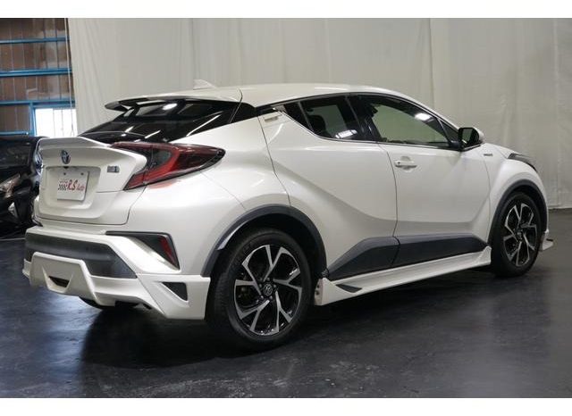 
								TOYOTA C-HR G full									