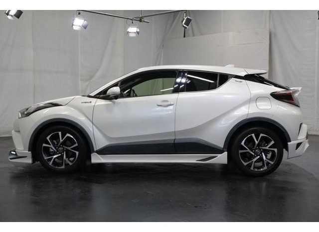 
								TOYOTA C-HR G full									