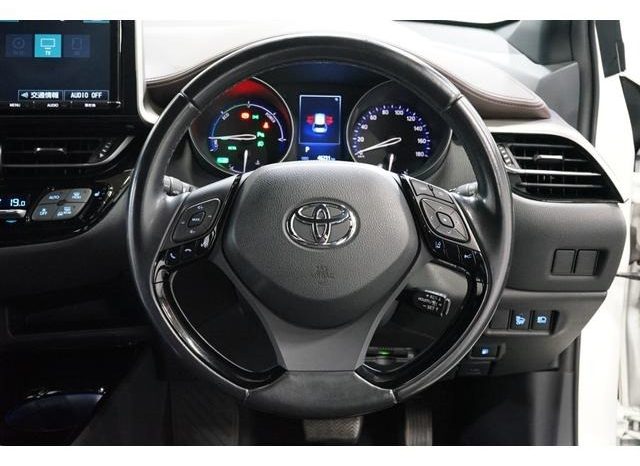 
								TOYOTA C-HR G full									