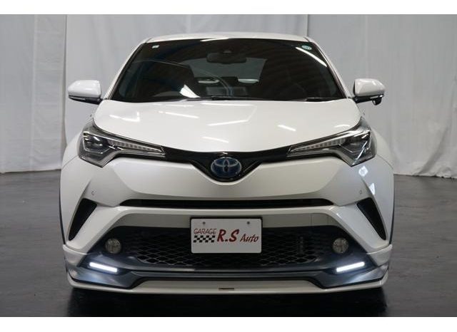 
								TOYOTA C-HR G full									
