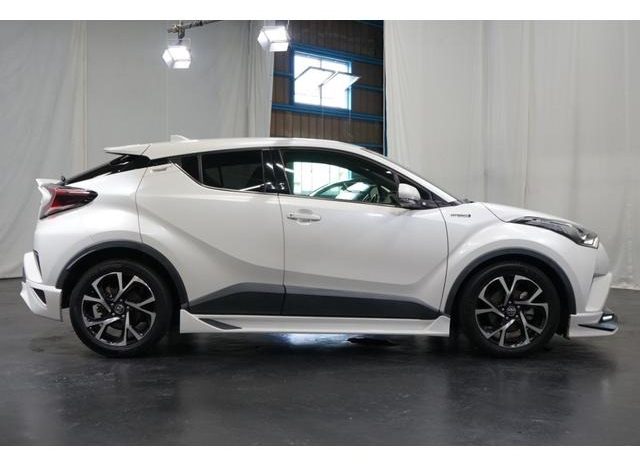 
								TOYOTA C-HR G full									