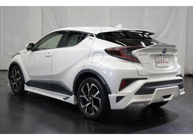 
								TOYOTA C-HR G full									