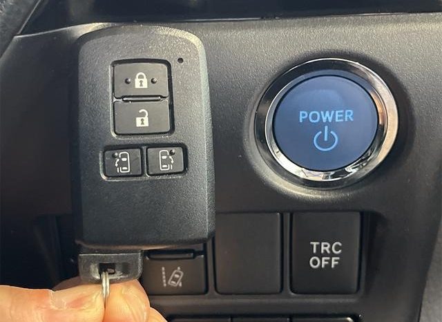 
								TOYOTA VOXY HYBRID ZS KIRAMEKI III full									