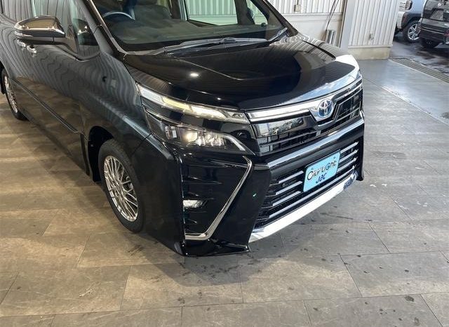 
								TOYOTA VOXY HYBRID ZS KIRAMEKI III full									
