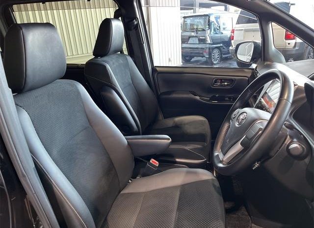 
								TOYOTA VOXY HYBRID ZS KIRAMEKI III full									