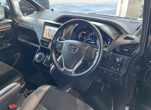 
								TOYOTA VOXY HYBRID ZS KIRAMEKI III full									