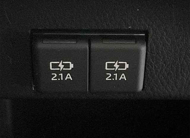 
								TOYOTA VOXY HYBRID ZS KIRAMEKI III full									