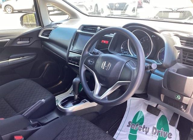 
								HONDA FIT 13G L PACKAGE full									