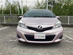 TOYOTA VITZ F
