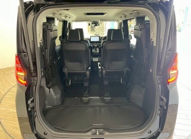 
								TOYOTA NOAH HYBRID Z full									