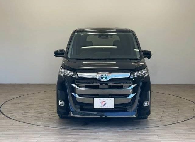 
								TOYOTA NOAH HYBRID Z full									