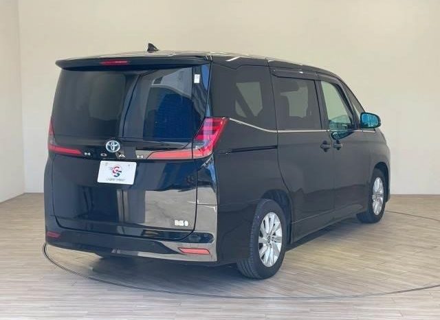 
								TOYOTA NOAH HYBRID Z full									