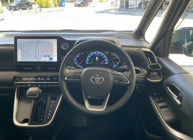 
								TOYOTA NOAH HYBRID Z full									