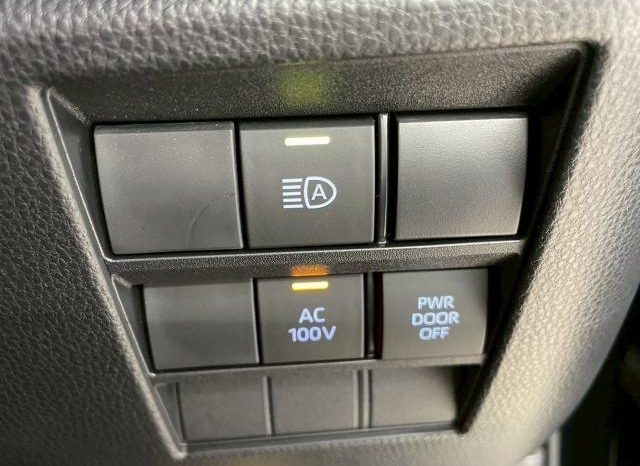 
								TOYOTA NOAH HYBRID Z full									