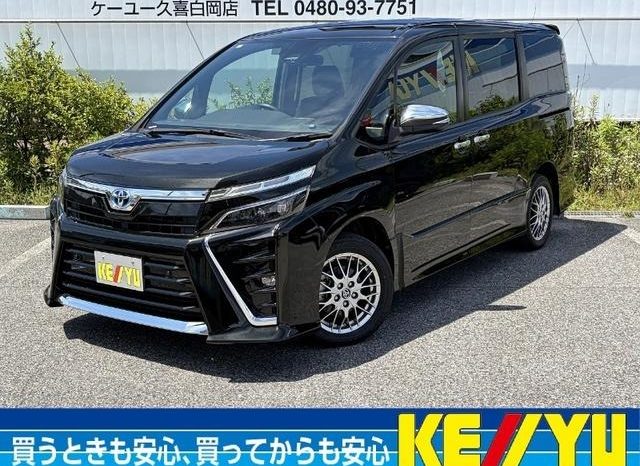 
								TOYOTA VOXY HYBRID ZS KIRAMEKI II full									