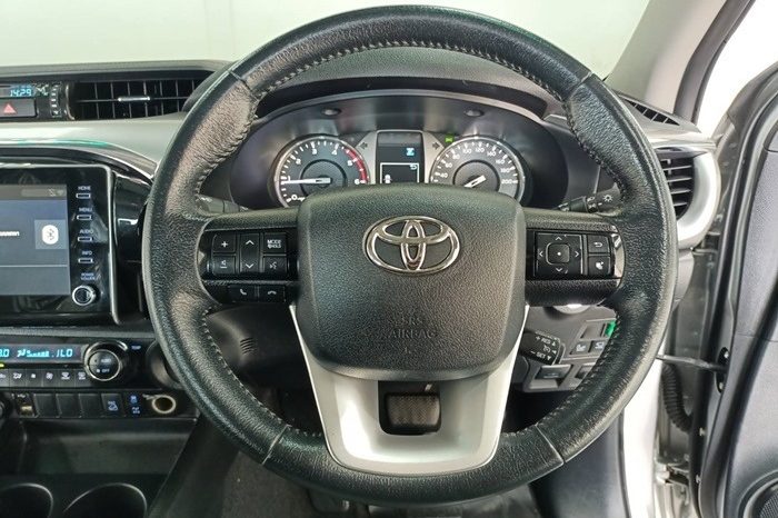 
								TOYOTA HILUX full									