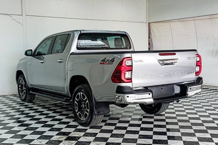 
								TOYOTA HILUX full									