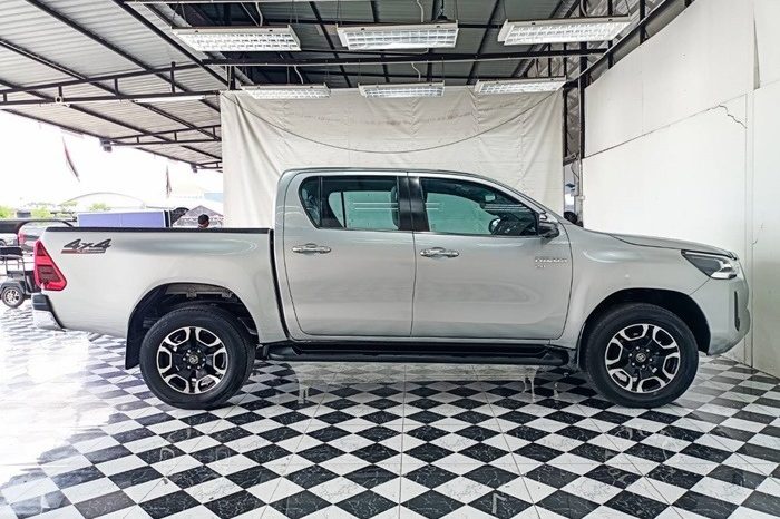 
								TOYOTA HILUX full									