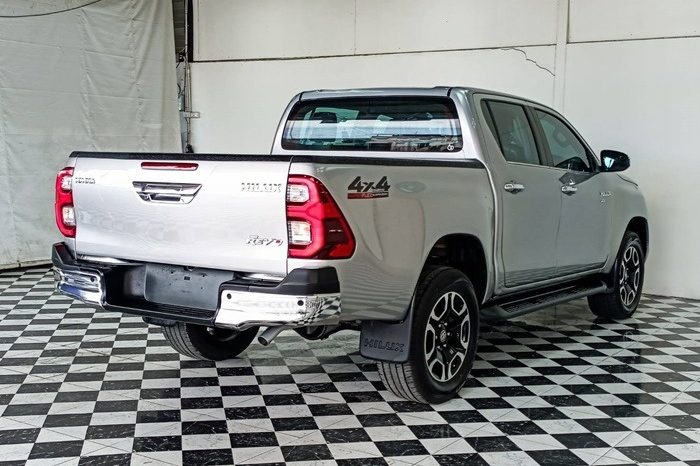 
								TOYOTA HILUX full									