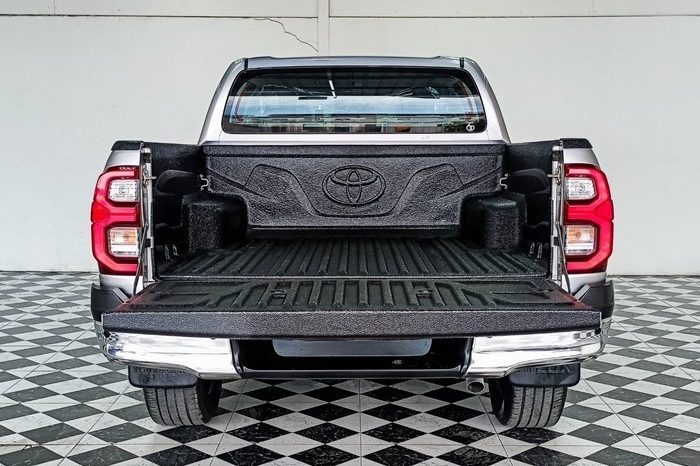 
								TOYOTA HILUX full									