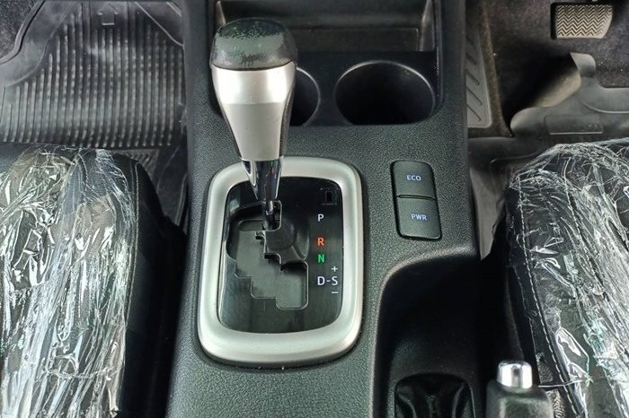 
								TOYOTA HILUX full									