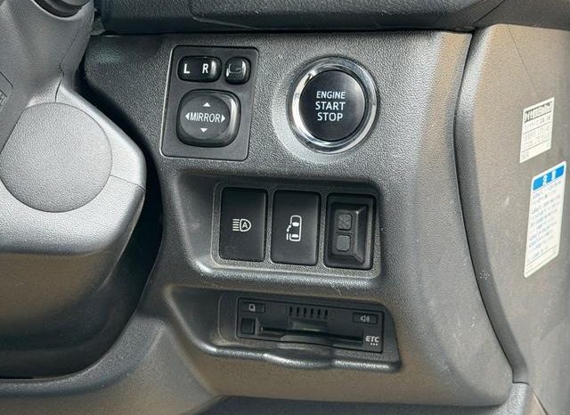 
								TOYOTA HIACE COMMUTER GL full									